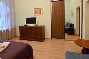 Home Hotel вул. Велика Житомирська, 4В 5
