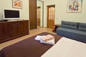 Home Hotel вул. Велика Житомирська, 4В 3